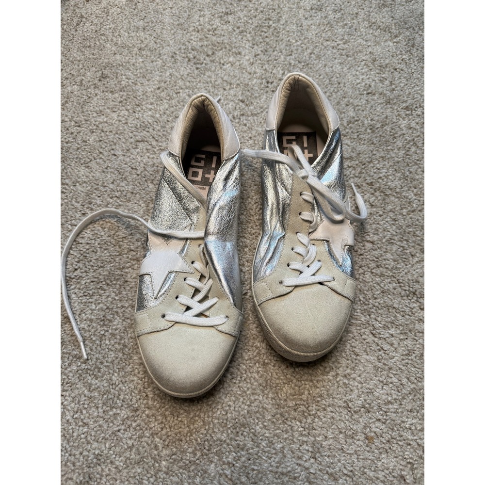 GIO+ Size 39 Star Suede Leather‎ Lace-Up Metallic Sneakers in Silver and White